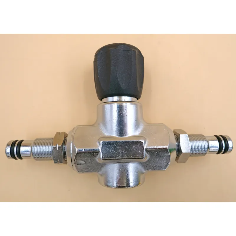 Manifold center section 200/300 bar, 193 mm spacing, lockable. Neue Ware