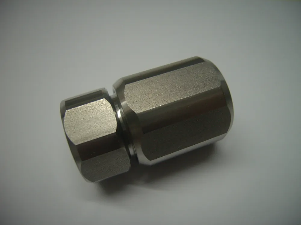 Adapter G 5/8" Luft innen 200 bar - W21,8 x 1/14 innen ( Air-Helium ) Saisonangebot
