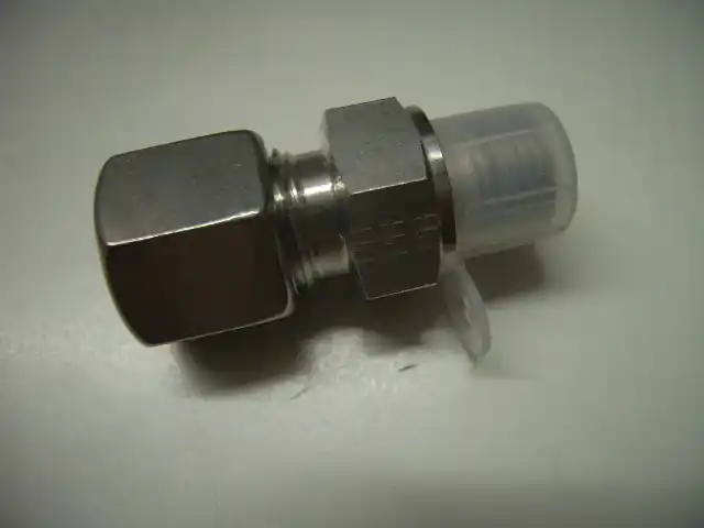 Stutzen für gerade Einschraubverschraubung 8S x 1/4"AG mit Schneidring und Mutter Rabatt