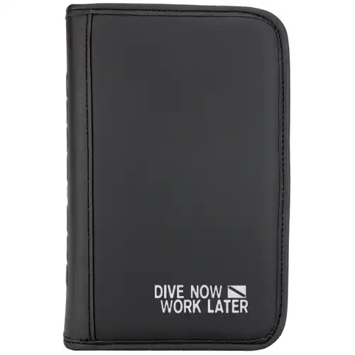 Billig Taucherlogbuch sub-book - Farbe schwarz - Motiv Dive now - work later